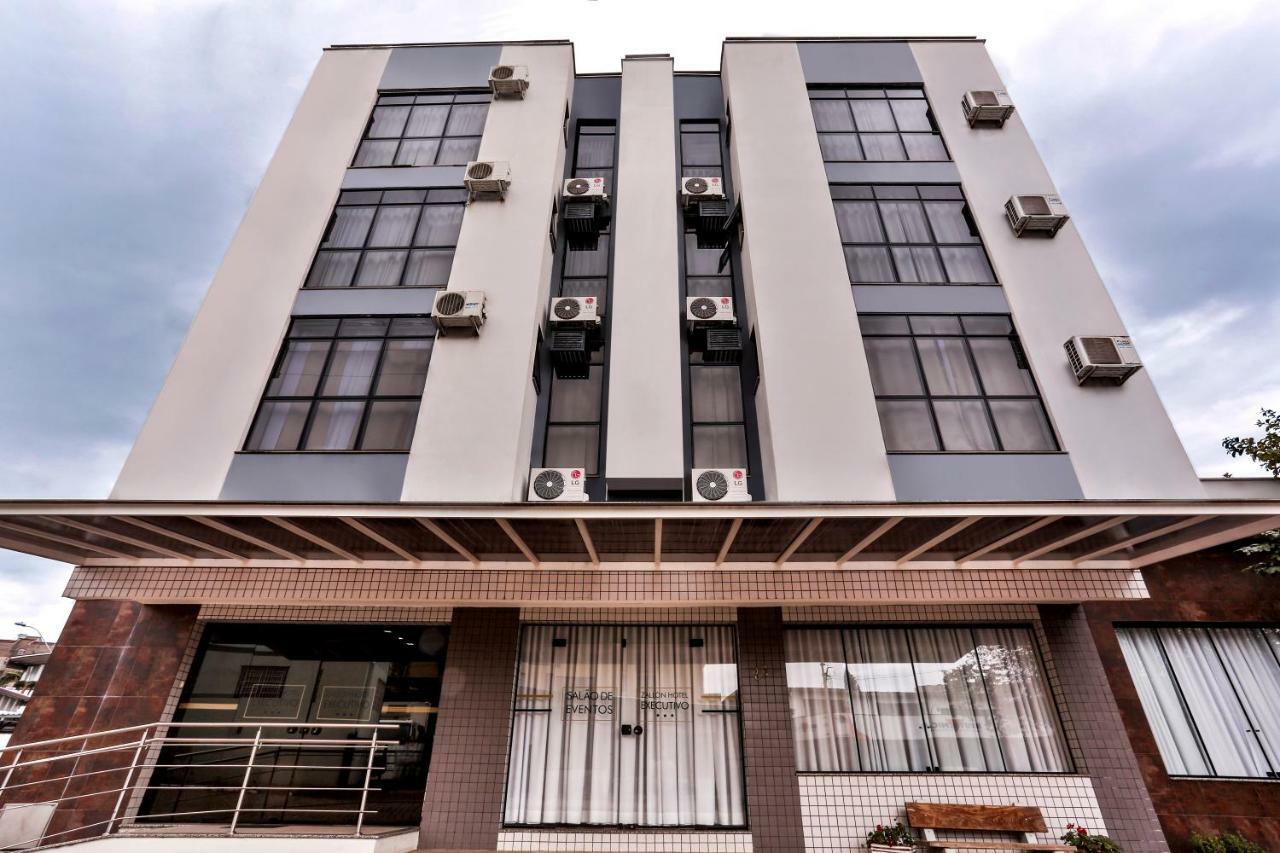 לז'אדו Zallon Hotel Executivo מראה חיצוני תמונה