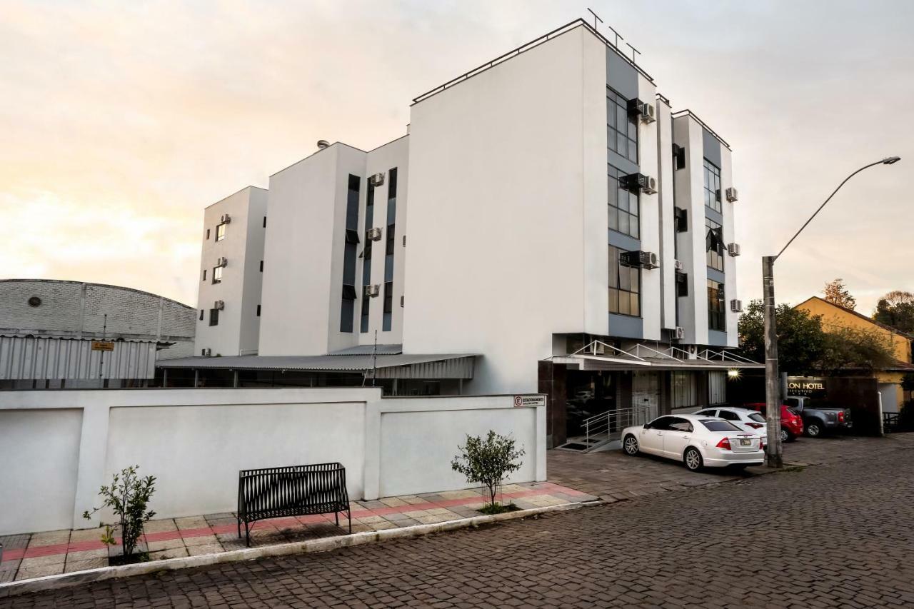 לז'אדו Zallon Hotel Executivo מראה חיצוני תמונה